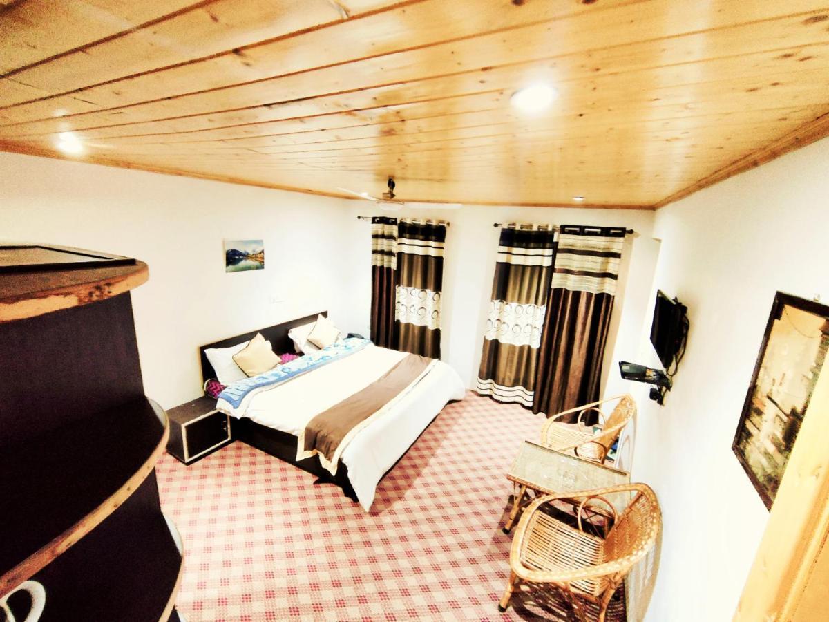 Sheesha Residency Otel Srīnagar Dış mekan fotoğraf