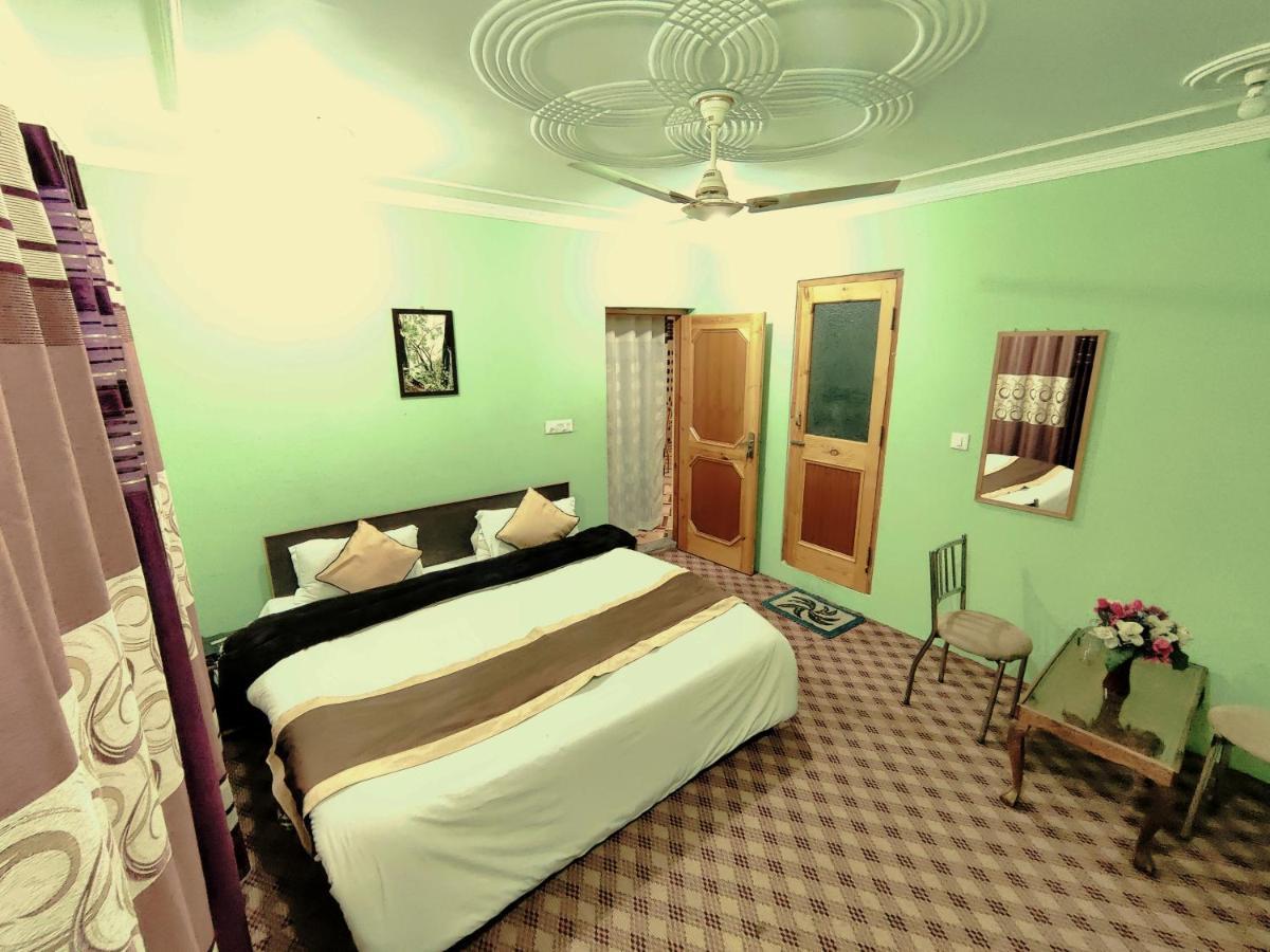 Sheesha Residency Otel Srīnagar Dış mekan fotoğraf