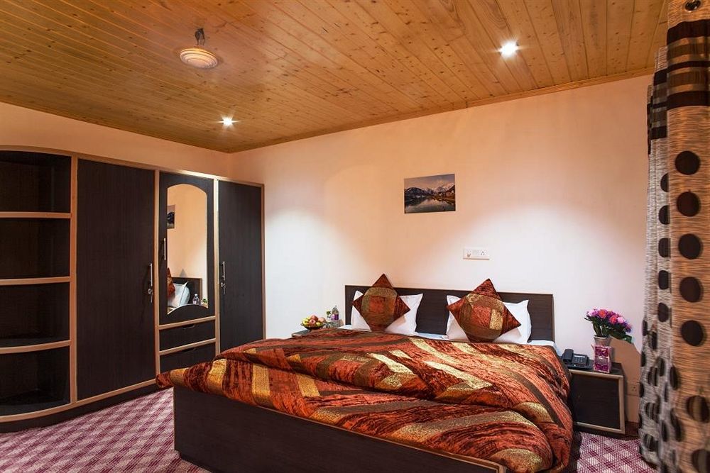 Sheesha Residency Otel Srīnagar Dış mekan fotoğraf
