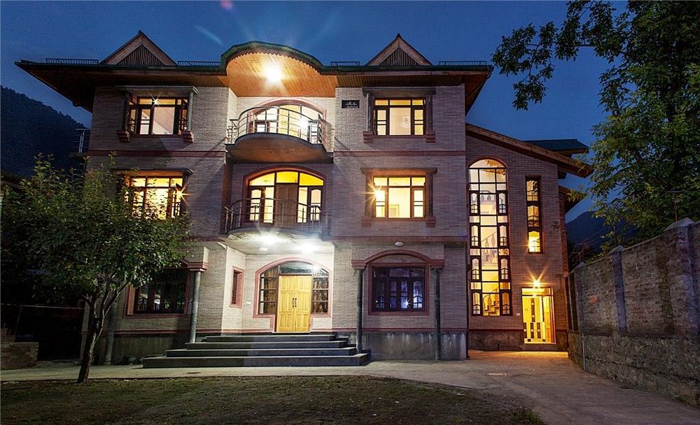 Sheesha Residency Otel Srīnagar Dış mekan fotoğraf
