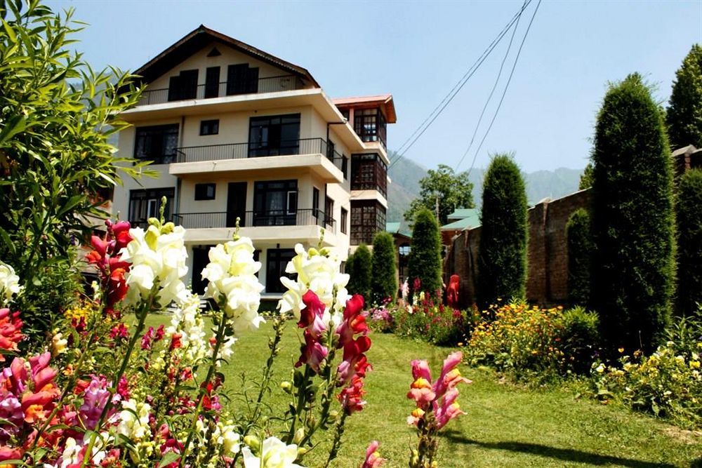 Sheesha Residency Otel Srīnagar Dış mekan fotoğraf