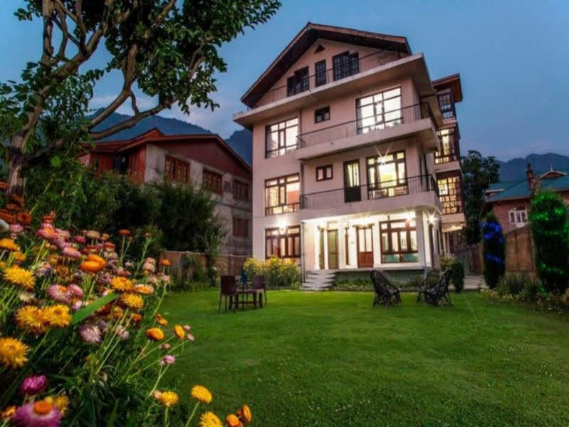 Sheesha Residency Otel Srīnagar Dış mekan fotoğraf